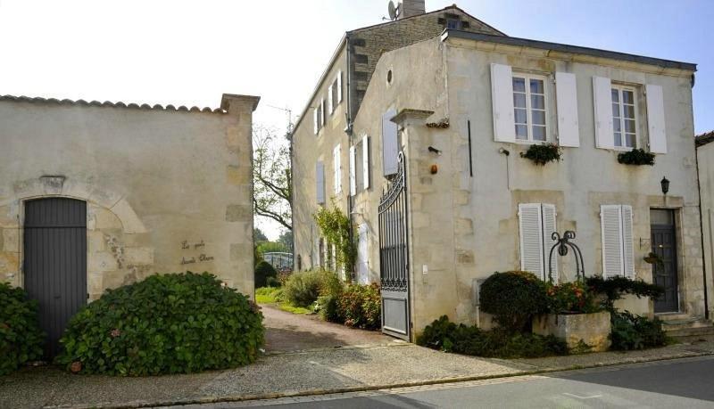 Bed and Breakfast Le Puits Sainte Claire Courçon Exterior foto