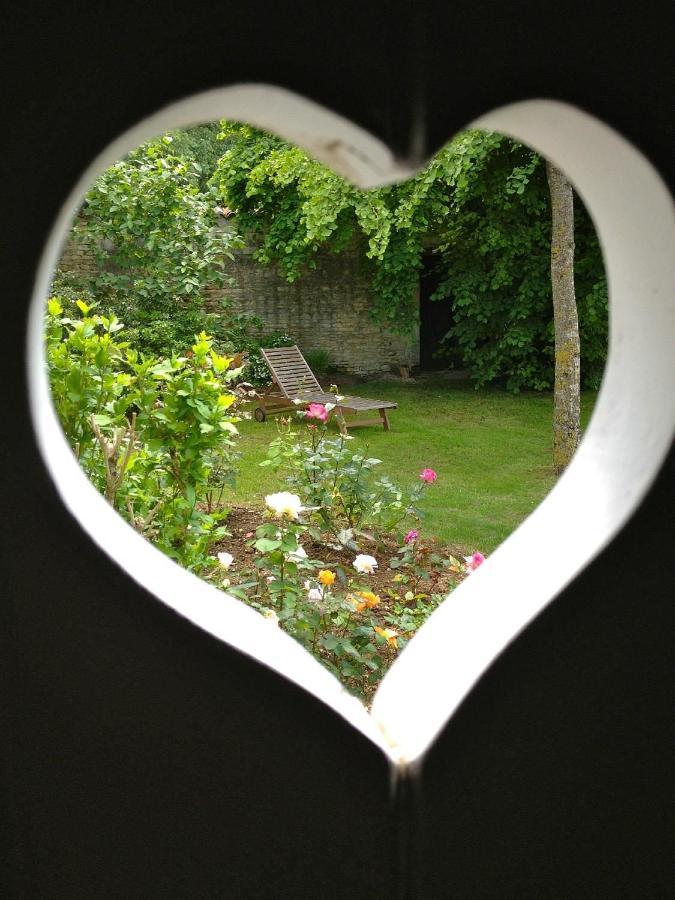 Bed and Breakfast Le Puits Sainte Claire Courçon Exterior foto
