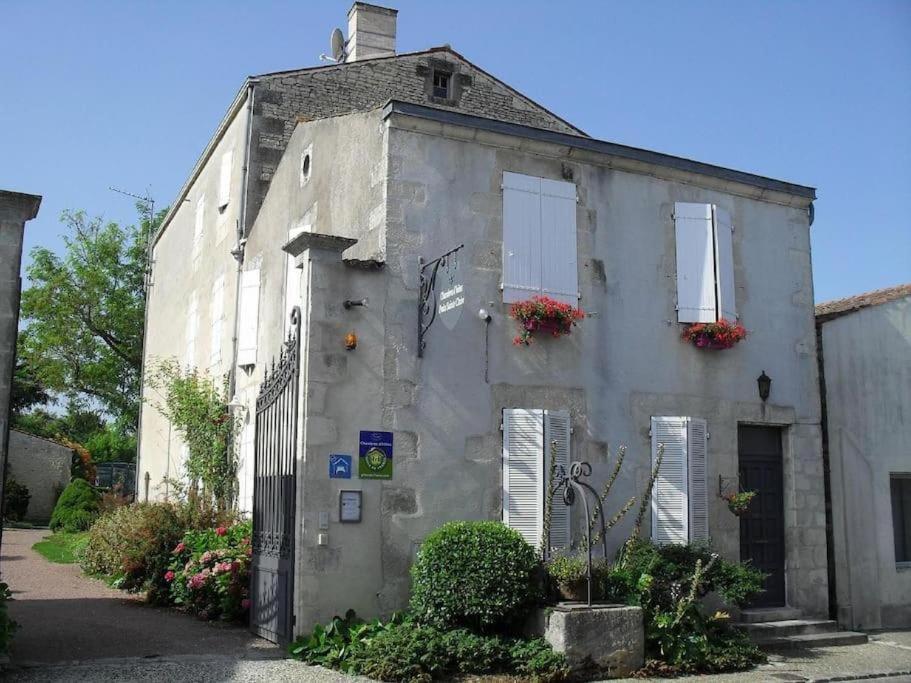 Bed and Breakfast Le Puits Sainte Claire Courçon Exterior foto