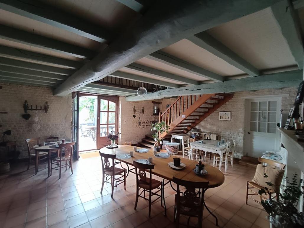Bed and Breakfast Le Puits Sainte Claire Courçon Exterior foto